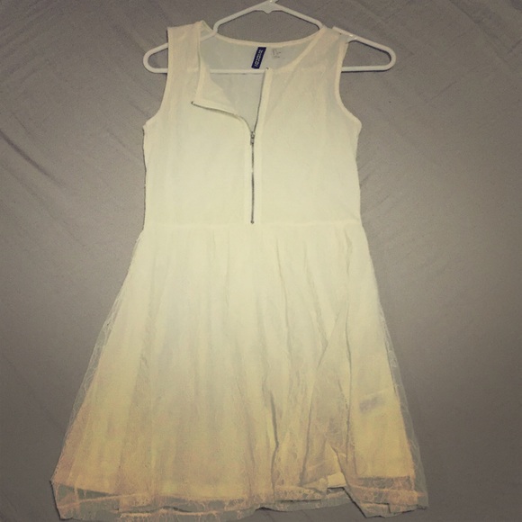 White lace dress - Picture 1 of 1